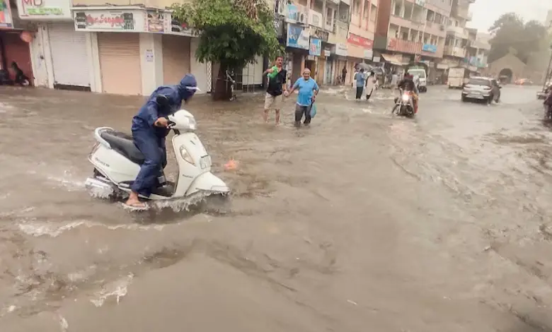 Meghraja Meherban again hits South Gujarat: 2.09 inches of rain in Dharampur...