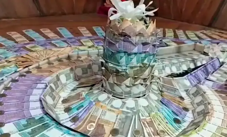 Shivling decorated with currency notes worth 5.51 lakh, a story of unique devotion of devotees