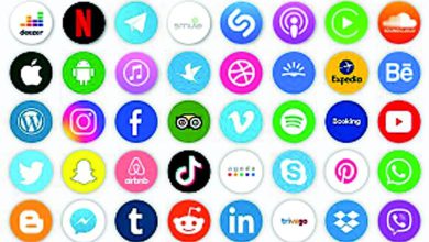 કોમ્પ્યુટર, મોબાઈલ, પુસ્તકો અને સંગીતનાં સાધનો, જે જ્ઞાન અને મનોરંજનનું પ્રતીક છે.