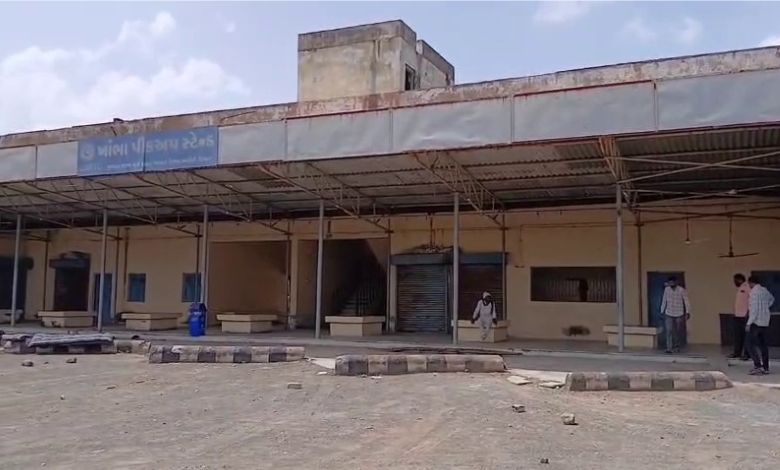 Not a single bus has come to the bus stand built at a cost of Rs 1.5 crore in Khambha in 25 years! What kind of development is this?
