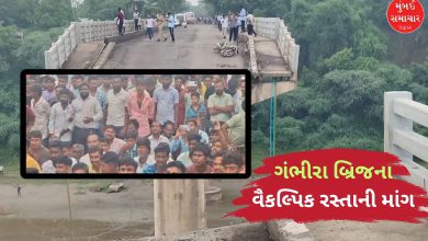 ગંભીરા બ્રિજ તૂટી ગયા પછીનો વિસ્તાર, સ્થાનિક લોકો વિરોધ પ્રદર્શન કરતા.