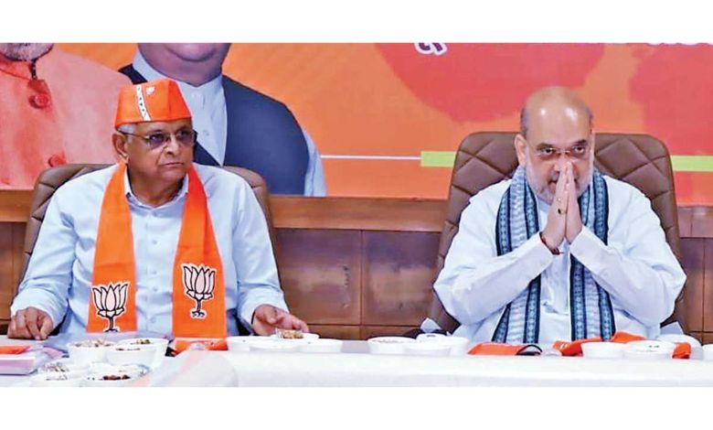 Insulting slogans against the Prime Minister