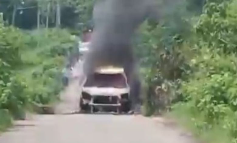 Mahisagar Lunawada Rampur Padedi Village eeco Car Fire incident
