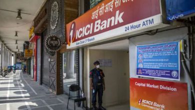 ICICI સેવિંગ એકાઉન્ટમાં મિનીમમ બેલેન્સ રૂ.50 હજાર ફરજીયાત! કોને લાગુ પડશે આ નિયમ? મુંબઈ: દેશની બીજી સૌથી મોટી ખાનગી બેંક ICICI બેંકે એક મોટો નિર્ણય લીધો છે, જેની અસર હજારો એકાઉન્ટ હોલ્ડર પર થઈ શકે છે. ICICI બેંકે ખાતામાં મિનિમમ મંથલી એવરેજ બેલેન્સ(MAB)માં વધારો કર્યો છે.