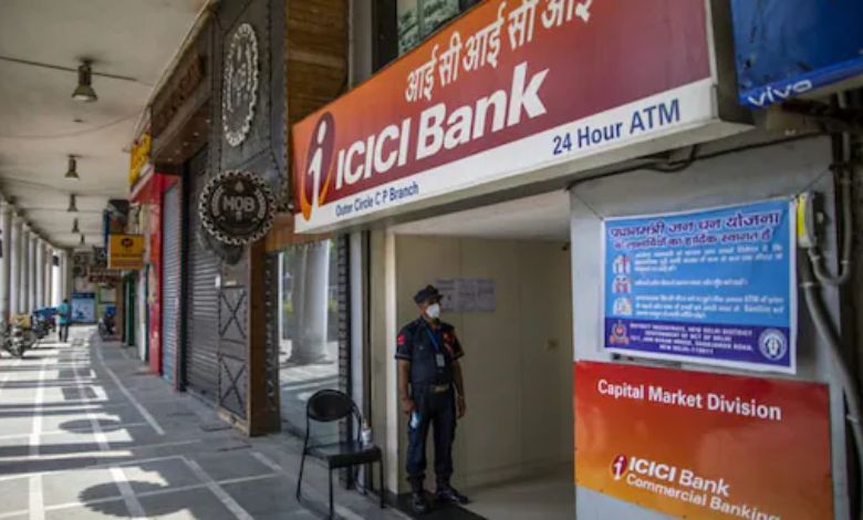 ICICI સેવિંગ એકાઉન્ટમાં મિનીમમ બેલેન્સ રૂ.50 હજાર ફરજીયાત! કોને લાગુ પડશે આ નિયમ? મુંબઈ: દેશની બીજી સૌથી મોટી ખાનગી બેંક ICICI બેંકે એક મોટો નિર્ણય લીધો છે, જેની અસર હજારો એકાઉન્ટ હોલ્ડર પર થઈ શકે છે. ICICI બેંકે ખાતામાં મિનિમમ મંથલી એવરેજ બેલેન્સ(MAB)માં વધારો કર્યો છે.