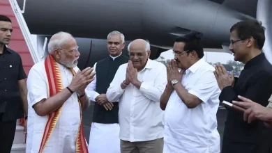 PM Modi welcomed in Ahmedabad