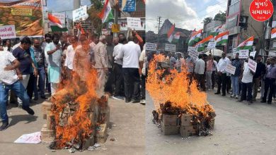 અમરેલીમાં અમેરિકન વસ્તુઓની હોળી કરતા ભાજપના નેતા દિલીપ સંઘાણી અને કાર્યકરો.