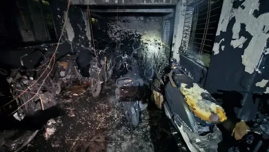 પુણેના ટીવીએસ મોટરબાઈક શોરૂમમાં લાગેલી ભીષણ આગ, ધુમાડાના ગુડગુડાટ અને સળગી ગયેલા વાહનો.