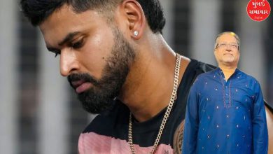 ક્રિકેટર શ્રેયસ ઐયરતેના પિતા સંતોષ ઐયર ફોટો માટે પોઝ આપતા