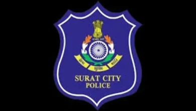 સુરત પોલીસ કમિશ્નર, ડીસીપી અને અન્ય પોલીસ અધિકારીઓ ઝોન-૧ના 110 ગુનેગારોને કડક સૂચના આપતા.