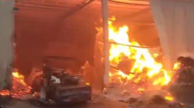 વડોદરાના ડભોઈમાં પૂંઠા બનાવતી ફેક્ટરીમાં ભીષણ આગ, કોઈ જાનહાની નહી