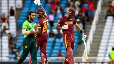 વેસ્ટ ઇન્ડિઝના ક્રિકેટરો પાકિસ્તાન સામેની મેચ જીતીને ઉજવણી કરતા.