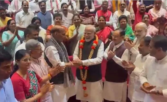 એનડીએની બેઠકમાં ઓપરેશન સિંદૂરની સફળતા માટે પીએમ મોદીનું સન્માન કરાયું