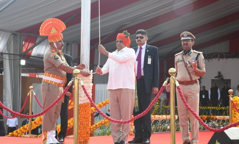 Flag hoisting ceremony by Chief Minister in Porbandar: Flower shower from helicopter