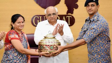 દેશની રક્ષા કરતા જવાનો માટે 53 હજાર આંગણવાડીની બહેનોએ 3.5 લાખથી વધુ રાખડીઓ મોકલી સબ ટાઇટલઃ ગુજરાતની રક્ષાસૂત્ર કળશની પહેલને ઈન્ડિયા બૂક ઓફ રેકોર્ડમાં સ્થાન મળ્યુ