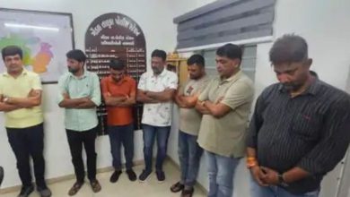 ગોંડલમાં જુગાર રમતા ભાજપના પૂર્વ પ્રમુખ સહિત સાત લોકો ઝડપાયા, 82.76 લાખનો મુદ્દામાલ જપ્ત