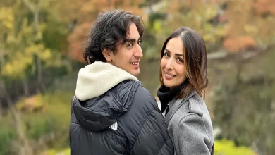 પોઝ આપતા મલાઈકા અરોરા અને અરહાન ખાન