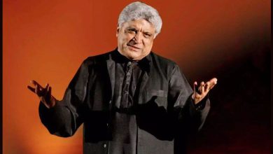 Who can explain to this ignorant person what kind of family of sacrifices Javed Akhtar comes from?