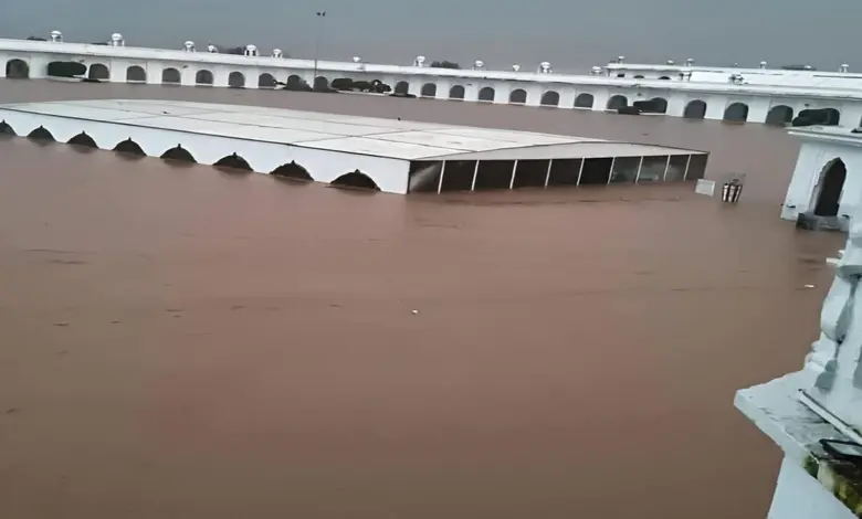 પંજાબમાં ભારે વરસાદના કારણે કરતારપુર કોરિડોરના પૂરમાં ડૂબેલા દૃશ્ય.