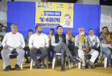 In Morbi, the AAP worker who questioned Kejriwal was slapped by another worker in the presence of Jesus....
