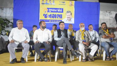 In Morbi, the AAP worker who questioned Kejriwal was slapped by another worker in the presence of Jesus....