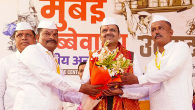 CM Fadnavis Offers Affordable Homes to Dabbawalas