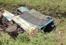 Pickup van falls 30 feet into gorge in Pune: Eight women on way to temple for darshan on auspicious day of Shravan month die, twenty-five injured