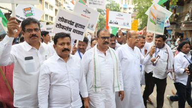Congress Blocks Roads in Mumbai, Protests Against BJP and EC