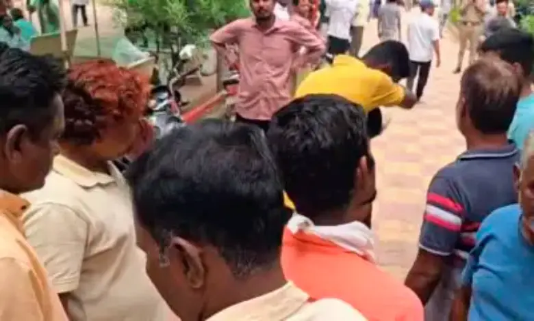 Two workers die due to toxic gas in food company in Khambhat: 2 youths in ICU
