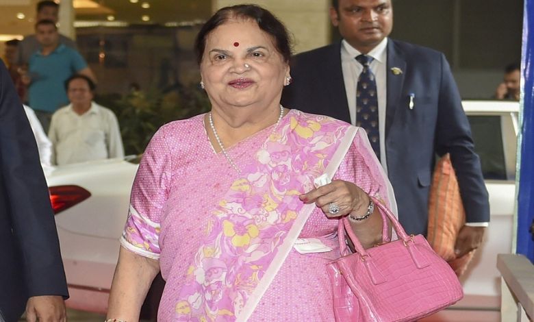 અંબાણી પરિવારના આ સભ્યની તબિયત બગડતાં પરિવાર ચિંતામાં, એરપોર્ટ પર સ્પોટ થયો પરિવાર...