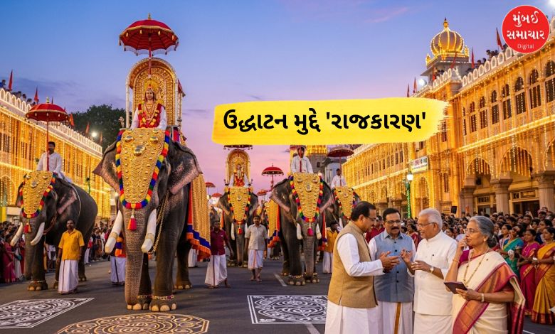 મૈસુર દશેરા મહોત્સવ, હાથી પર દેવી ચામુંડેશ્વરીની પ્રતિમા, અને બેકગ્રાઉન્ડમાં રાજકીય નેતાઓ, સાંસ્કૃતિક અને રાજકીય વિવાદનું પ્રતીક.