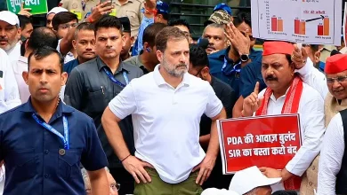 Opposition's fierce protest: After Rahul Gandhi's detention, they again attacked the Election Commission