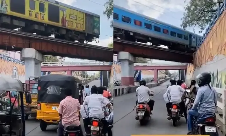 એક વીડિયોમાં ટ્રેન પુલ પરથી પસાર થતા નીચે વાહનચાલકો રોકાઈ રહ્યા છે.