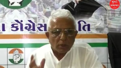 સુપ્રીમ કોર્ટના ઉંબરે લોકશાહી ક્ષીણ થઈ રહી છે: ઉદ્ધવ