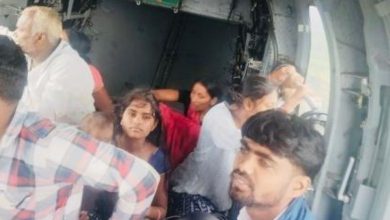 મહારાષ્ટ્રના બીડ જિલ્લામાં પૂરમાં ફસાઈ ગયેલા ૪૦ લોકોનું એરલિફ્ટ