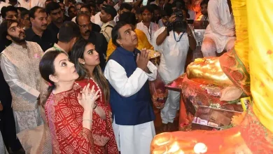 Ambani family Lalbaugcha Raja