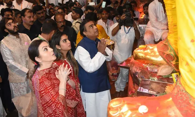 Ambani family Lalbaugcha Raja