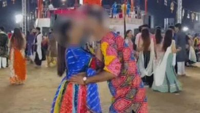 વડોદરામાં ગરબામાં કિસ કરનાર ઓસ્ટ્રેલિયાના કપલે લેખિતમાં માફી માગી