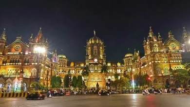 મુંબઈના સીએસએમટી સ્ટેશન બહારથી