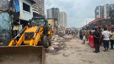 ઘાટકોપરમાં રસ્તો પહોળો કરવાને આડે આવતા બાંધકામનો સફાયો