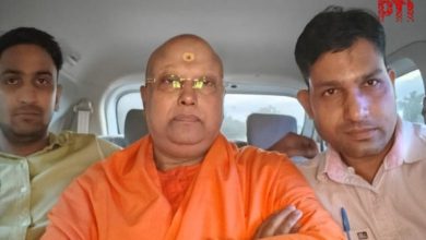 ૧૭ વિદ્યાર્થીનીઓના શોષણના આરોપી 'બાબા' જેલભેગો: દિલ્હી પોલીસે ચૈતન્યાનંદ સરસ્વતીને આગ્રાથી દબોચ્યો