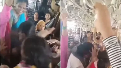 લોકલ ટ્રેનમાં મહિલાઓ વચ્ચે જોરદાર 'ફાઈટ', મારપીટના ફૂટેજ વાયરલ