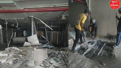 મુંબઈના લોઅર પરેલમાં મુંબઈ મહાનગરપાલિકાના કર્મચારીઓ દ્વારા ગેરકાયદે બાંધકામ તોડી પાડવામાં આવી રહ્યું છે.