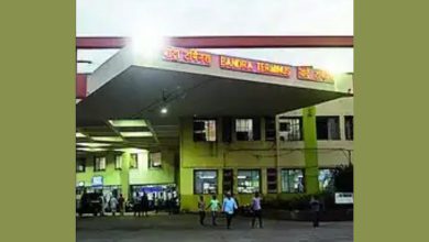 વેપારીની 10 લાખની રોકડ પડાવવાના કેસમાં મહિલા પોલીસ અધિકારી સહિત ત્રણની ધરપકડ