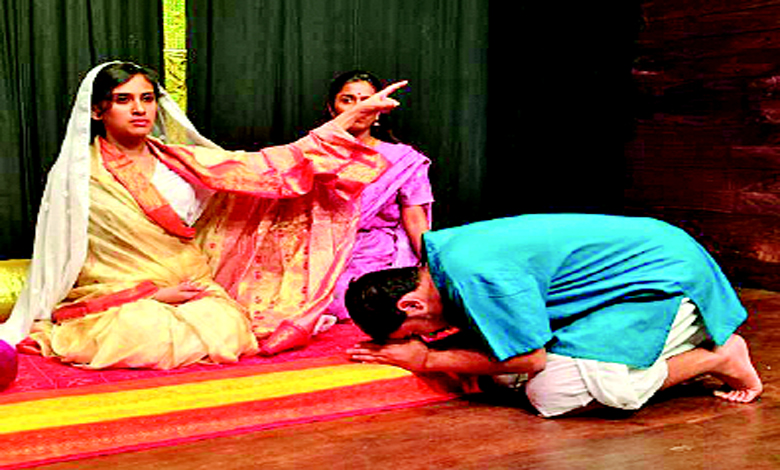 સ્પોટ લાઈટ : પતિના અંતિમ સંસ્કાર પતાવી સાંજે શૂટિંગમાં ગઈ!