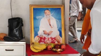 Controversy over worshipping Asaram's photo in Surat Civil