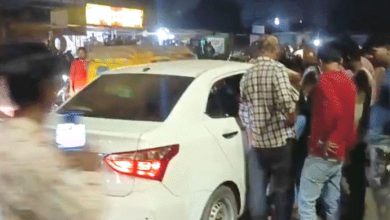 Policeman hits rickshaw with car in Ahmedabad, liquor bottle also found after accident, watch VIDEO