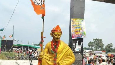 Insult to Mahatma! BJP cap on Bapu's statue in Bihar, lotus flag in hand