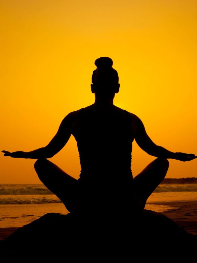 જમ્યા પછી, મહેનત વિના કરો આ આસન, ફાયદા અનેક છે