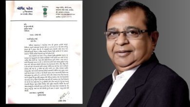 રાજકોટના પૂર્વ મંત્રી ગોવિંદ પટેલનો ફોટો, જેમણે શહેરી વિસ્તારોમાં હેલ્મેટ ફરજિયાત ન કરવા માટે મુખ્યમંત્રીને પત્ર લખ્યો છે.